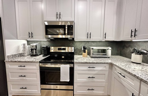 Tallahassee House | Verde Midtown Modern 4 bedroom 2 bath sleeps 8