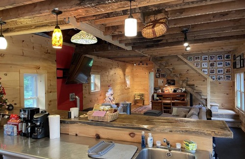 Ludlow Cabin | Vermont Cabin - Ski, Hike, Kayak, Leaf Peep - 5mins to Okemo, near quaint towns