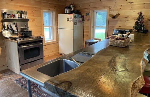Ludlow Cabin | Vermont Cabin - Ski, Hike, Kayak, Leaf Peep - 5mins to Okemo, near quaint towns