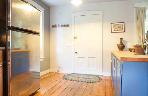 Putney Apartment | Vermont Farmhouse Apartment