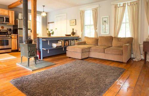 Putney Apartment | Vermont Farmhouse Apartment