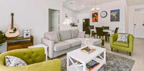 Maryvale House | Vernon House - Stunning Cozy Vacation Home Near State Farm Stadium with Gym-Kitchen-Free Parking