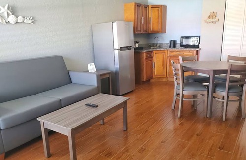 Vero Beach Hotel | Vero Beach Inn and Suites | Deluxe Suite | Near Vero Beach Regional Airport