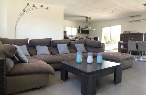 Bonifacio House | Very beautiful new Bonifacio villa, 10 min from the beaches, private heated pool
