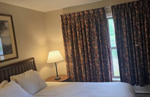 West Kissimmee Resort | very beautiful, spacious,peaceful Resort with WiFi, AC in Welcoming Clermont.