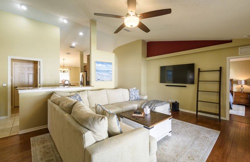 Madeira Beach House | Very cute Pool Home close to beaches!