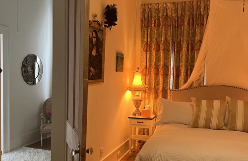 Esplanade Ridge Bed & Breakfast | Very Near the French Quarter. BnB room with Private Bath