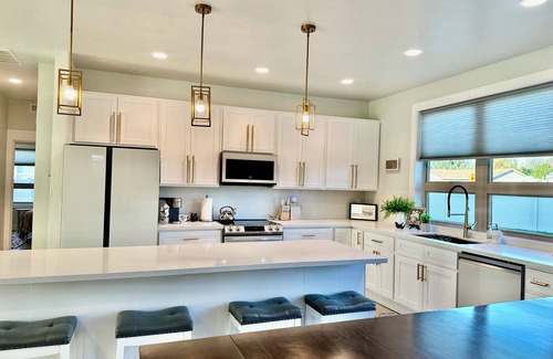 Kimberly House | Very new cozy modern Trout 3-bedrm plus office house in Kimberly & 2 car garage