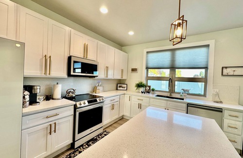 Kimberly House | Very new cozy modern Trout 3-bedrm plus office house in Kimberly & 2 car garage