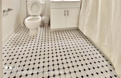 Cliffside Park Apartment | Very nice apartment near all shopping and 10 min to the city