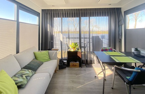 Nieuwpoort Boat Rental | Very nice, modern houseboat near recreational lake and beach