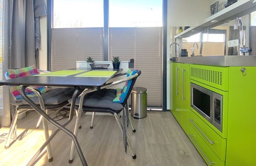 Nieuwpoort Boat Rental | Very nice, modern houseboat near recreational lake and beach