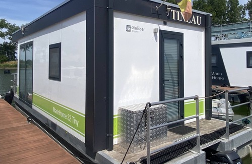 Nieuwpoort Boat Rental | Very nice, modern houseboat near recreational lake and beach