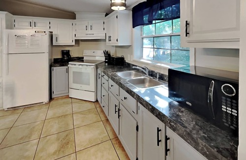 Put-in-Bay House | Very Popular 3 Bedroom 2 Bath Home in Island Club-Sleeps 10 by the Pool- IC27