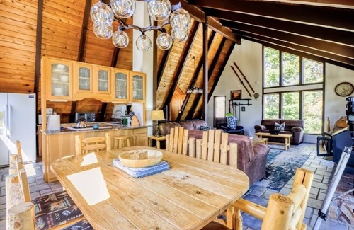 Tahoe Village House | VHR #08401874 4B 4B 3 Story Heavenly Ski Home Ski Retreat