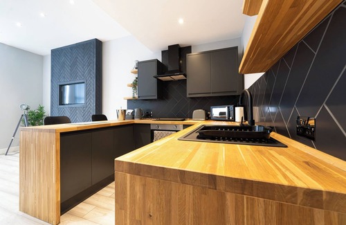 North Shore Apartment | Vibe Apartment 1 - Sleeps 6 - Central Blackpool