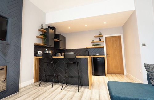 North Shore Apartment | Vibe Apartment 1 - Sleeps 6 - Central Blackpool