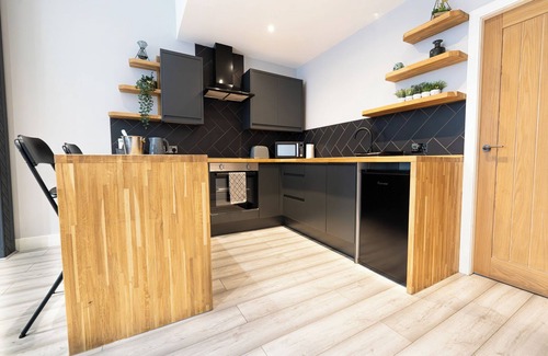 North Shore Apartment | Vibe Apartment 1 - Sleeps 6 - Central Blackpool