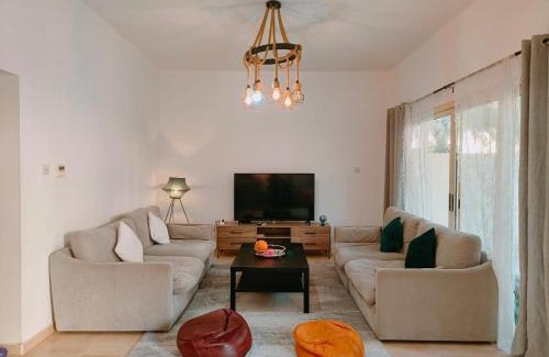 Al Hamra Village Villa | Vibe Home