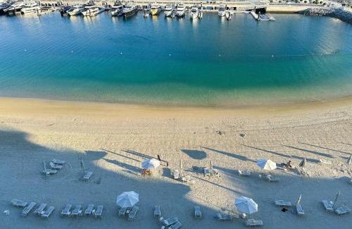 Dubai Marina Apartment | Vibrant 1BR Apartment with Marina & Ocean View