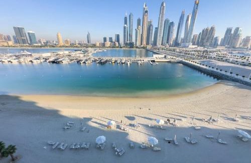 Dubai Marina Apartment | Vibrant 1BR Apartment with Marina & Ocean View