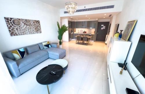 Dubai Marina Apartment | Vibrant 1BR Apartment with Marina & Ocean View