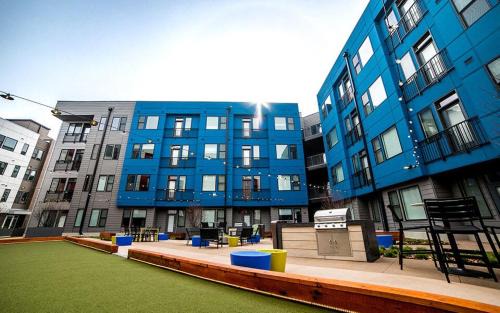 Mile Square Apartment | Vibrant 2BR Corner Suite and Free Parking at CityWay