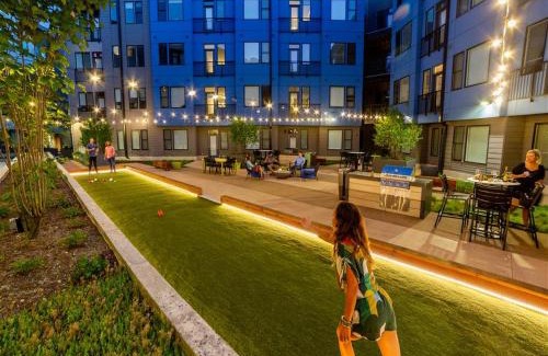 Mile Square Apartment | Vibrant 2BR Corner Suite and Free Parking at CityWay