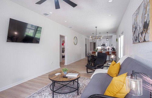Denver Heights House | Vibrant 4BR/3BA Oasis Near Happy Downtown!