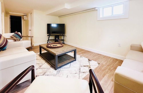 Bethpage House | Vibrant and Modern Home w/Charm! Centrally Located to NYC and The Hamptons!