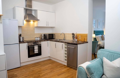Cambridge City Centre Apartment | Vibrant City Centre - KING Bed, Entire Apartment