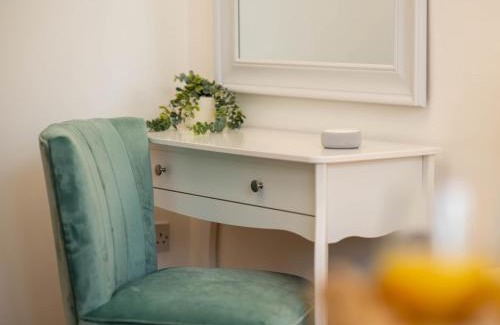 Mill Road Apartment | Vibrant City Centre - KING Bed, Entire Apartment
