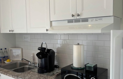 Beasley House | Vibrant & cozy Upper Unit Retreat