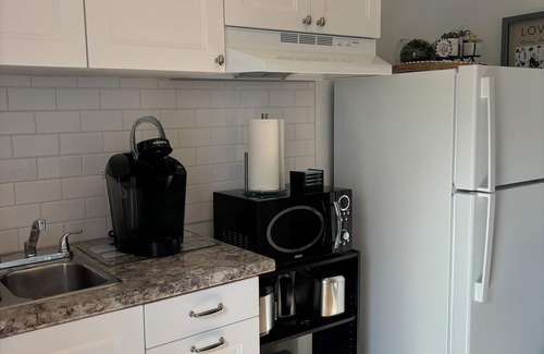Beasley House | Vibrant & cozy Upper Unit Retreat