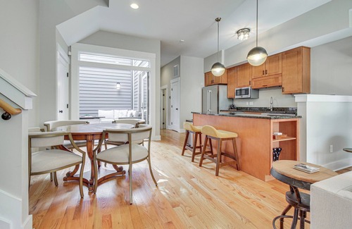 Over-the-Rhine House | Vibrant Downtown Cincinnati Townhome w/Sauna!