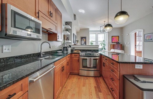 Over-the-Rhine House | Vibrant Downtown Cincinnati Townhome w/Sauna!