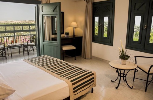 Sharm El Sheikh Hotel | Vibrant Getaway Near Sharm El Sheikh – Pool, Games, Sports & Family Fun!