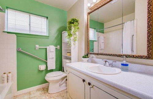 Woodlake - Briar Meadow House | Vibrant Hub: Central Location - Golf Stadiums