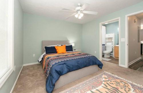 Auburn Apartment | Vibrant Living Near Auburn University l 4BR 4BA