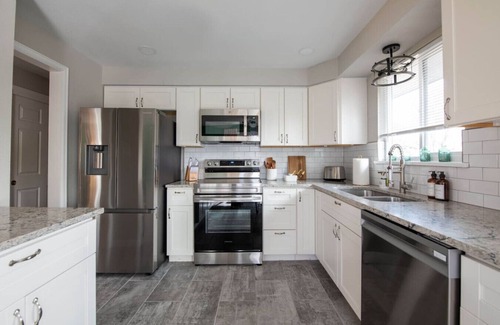 Arvada House | Vibrant Modern Retreat | Close to Denver & Trails