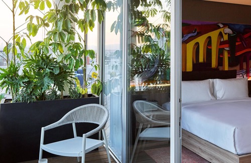Hipodromo Hotel | Vibrant Nights, Restful Days: Experience Luxury Living in the Heart of the City!