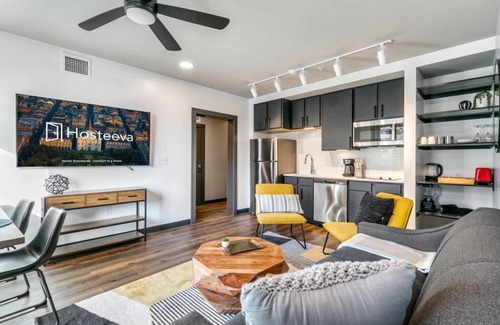 Central Business District Hotel | Vibrant NOLA 2BR Respite Condo with 2 Balconies