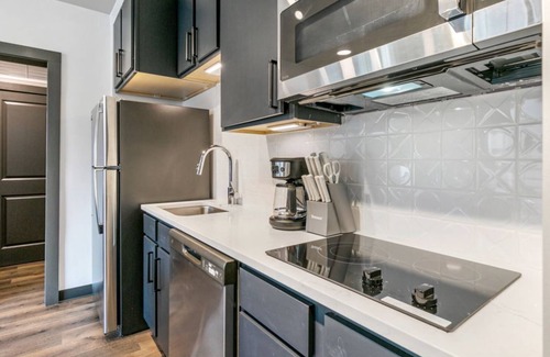 Central Business District Hotel | Vibrant NOLA 2BR Respite Condo with 2 Balconies