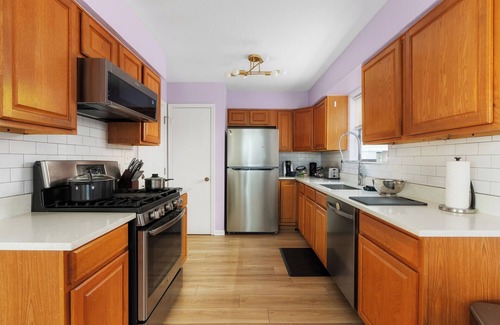 Northwest Hills Village House | Vibrant peaceful townhome-Fast wifi, walk to HEB, Starbucks, & restaurants