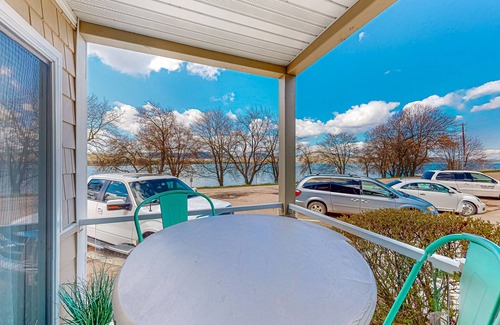 Polson Condo | Vibrant retreat with furnished patio - across the street from Flathead Lake