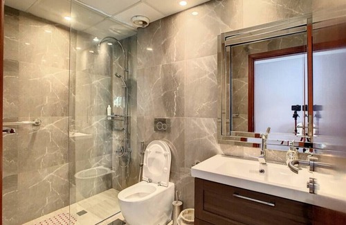 The Greens Apartment | Vibrant Two Bedroom in The Greens
