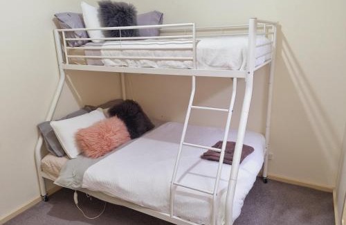 Victor Harbor House | Victor Central Cottage Perfect Location