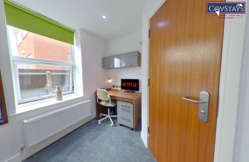 Coventry Apartment | Victoria House - Queen Studio by CovStays