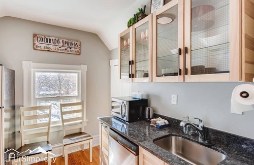 Central Colorado Springs Apartment | Victorian Duplex Utility Kitchen Walk to DT