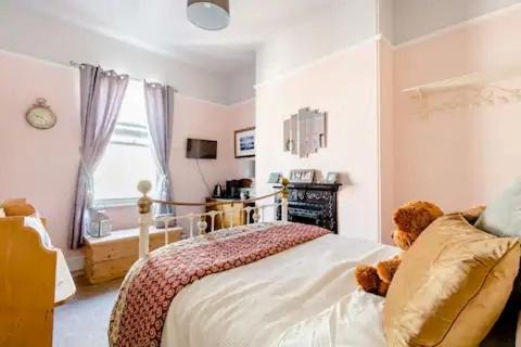 West Kirby House | Victorian Guest House 200m from the Seafront